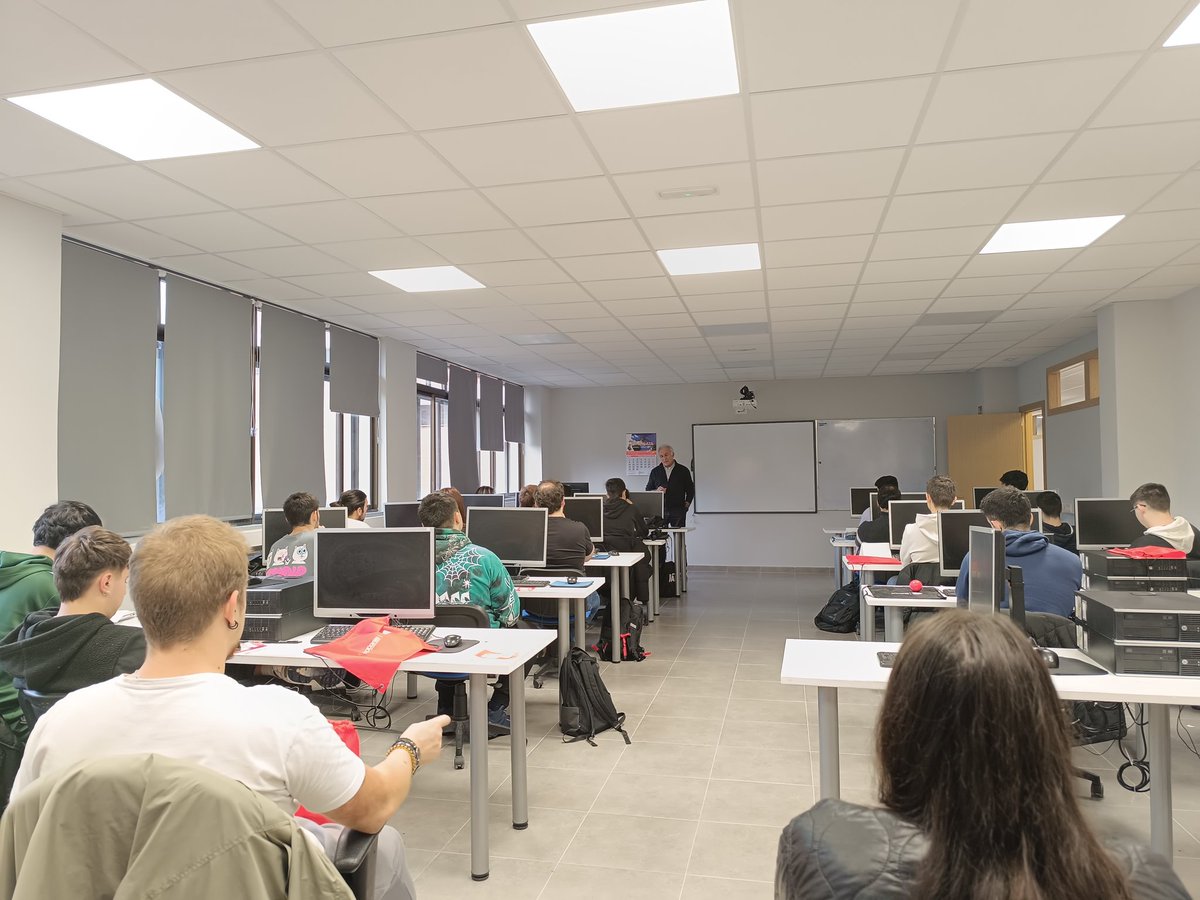 CyberlurEs's tweet photo. Hoy #Contacttic acerca a los alumnos de FP de @sanvivalladolid las empresas @HardtronicST @huercasa @proconsi #Noravan y @luceit para hablar de oportunidades de trabajo, condiciones de empleo, proyectos, tecnologías, capacidades y formación ¡Gracias por la acogida!
@jcyl https://t.co/pid7GrSs8q