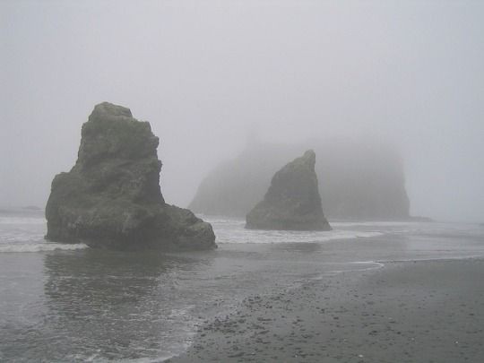 mycelticmoon's tweet photo. Gloomy beach. https://t.co/ccjpxyrMbz