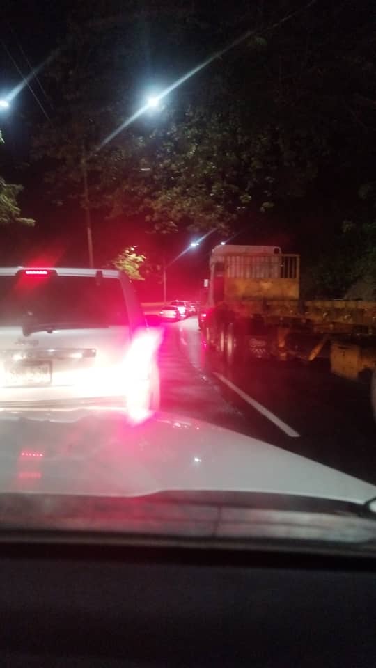 victoria1039fm's tweet photo. (7:05 am) #Miranda #ARC Retraso vehicular en el #Km23, a la altura de Parque Los Ocumitos, sentido #Valencia. # Vía Tráfico Tuy. https://t.co/DXEdmJLoUA