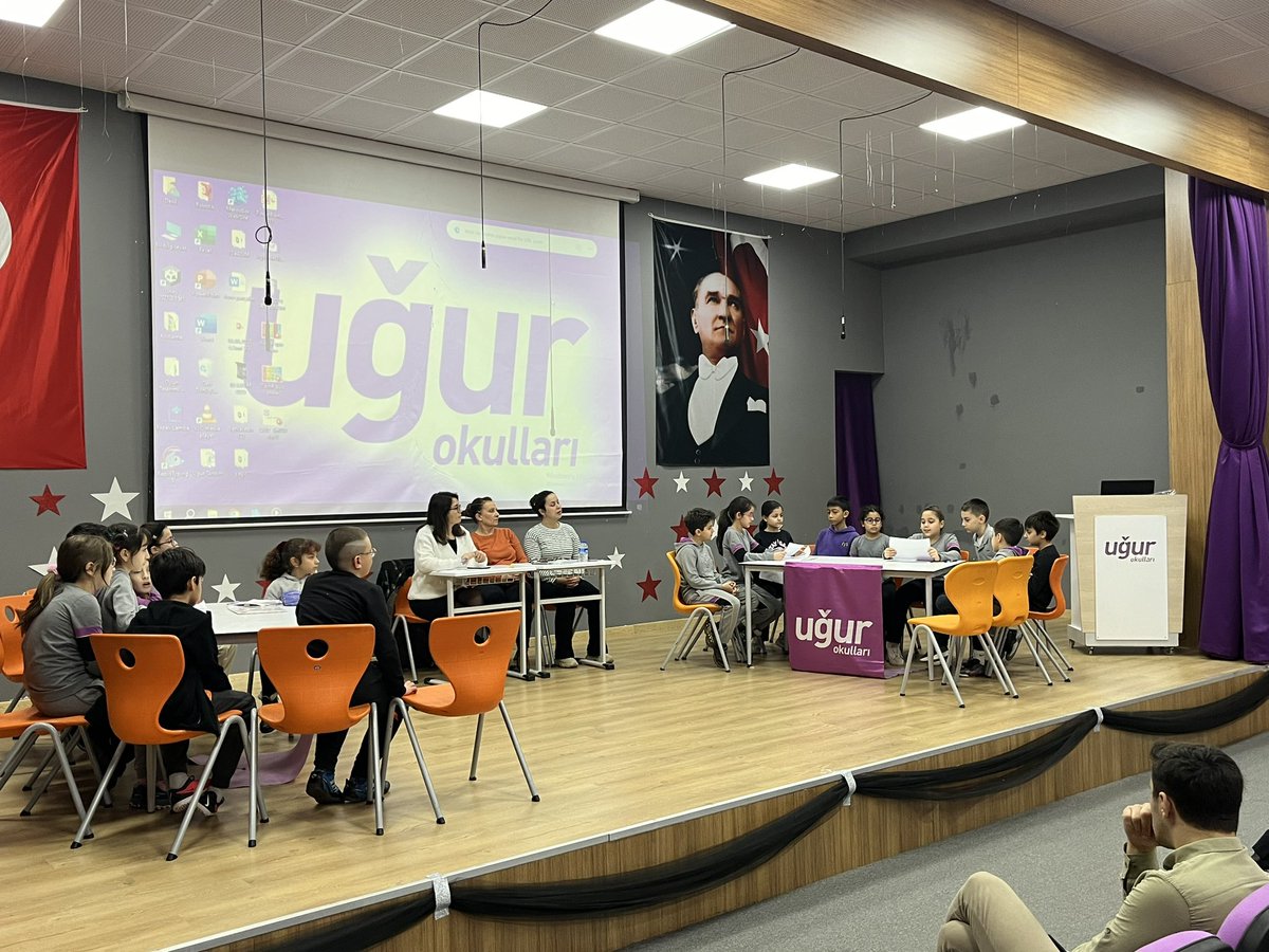 Öğrencilerimizin farklı konular üzerinde fikir üretmeleri, kendi fikirlerini savunma yetisi sağlaması; konuşma yeteneği, yorum becerisi ve düşünceler arasında bağ kurabilme gücü kazanmaları için 4. sınıflarımız için planlanan münazara etkinliğimiz keyifle tamamlandı.