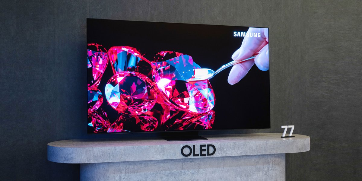 Från livliga färger till djup svärta utan distraktioner, känn kraften i NQ4 AI Gen2-processorn utrustad med Samsungs OLED-teknik som gör hela skillnaden på din TV.

#SamsungOLED #OLED #SamsungTV #AIUpscalesLife #CES2024 #Samsung