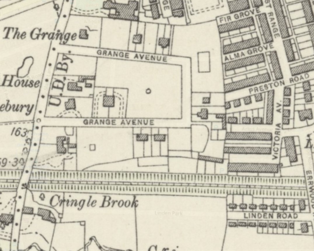 EddyRhead's tweet image. That looks more like to be just layers of development than something more sinister. In this map you can see the Alma / Fir Grove predates the building of most houses on Grange Avenue and the wall was just probably a boundary wall. #FunWithMaps