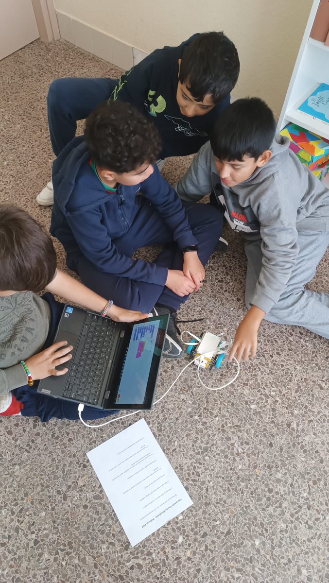 EscolaRocafonda's tweet photo. L'alumnat de 6èA ha fet el taller de robòtica. Han pogut practicar per la robocat i programar el robot de Lego Spike.  #robocat #escolarocafonda #lego #legospike #robotica #aprenemprogramant @aliancesmagnet @culturadigicat @EducacioMataro @educaciocat @SSTTMVO https://t.co/E8yb5MbnC4