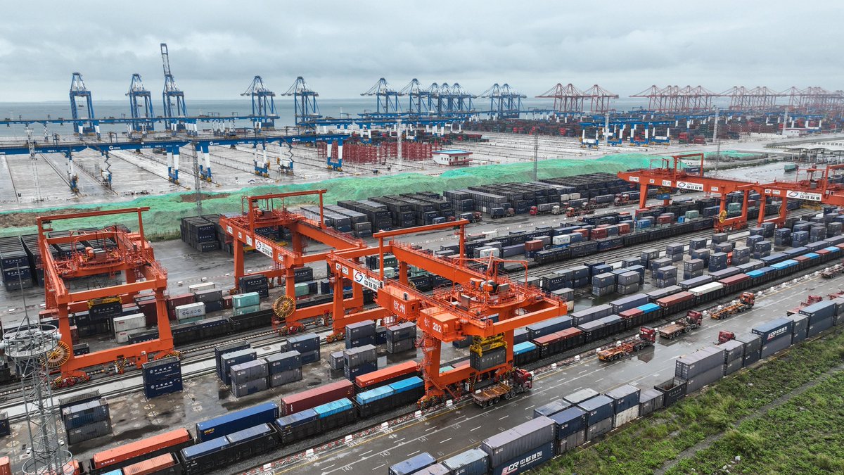 XinhuaItalia's tweet photo. La Regione autonoma meridionale cinese del Guangxi Zhuang l'anno scorso ha registrato una forte crescita del commercio estero, hanno dichiarato ieri le autorità locali.
https://t.co/AGCIkNffs9
#GuangxiTrade 🌐 #ChineseExports 📦 #ImportGrowth 📈 #TradeSurge 📊 #ForeignTrade 🌍 https://t.co/oVkvfbwaU1