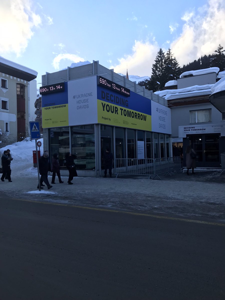 JBVallet's tweet image. Maryana, 25 ans, pavillon #Ukraine #WEF24 : « The ukrainian population needs your support. Please do not forget us: support us on your social networks. It is important for us to read your messages. »