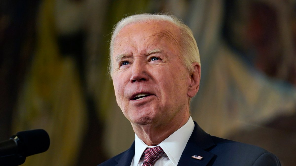 thehill's tweet image. Biden tells  Rev. Al Sharpton he’s running because of Trump’s anti-democratic statements trib.al/BJXHEtz