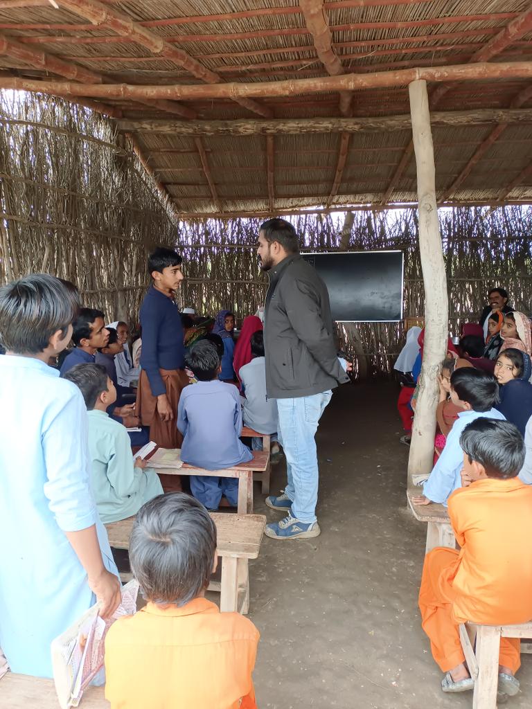 AlyeeIrfan's tweet photo. تعلیم کہ زیور سے ہر معصوم بچے کو نوازیں یہی مظلوم کا واحد ہتھیار ہے ۔۔
#EducationForAll
#PeopleForHumanity https://t.co/XQ0SJz8PB5