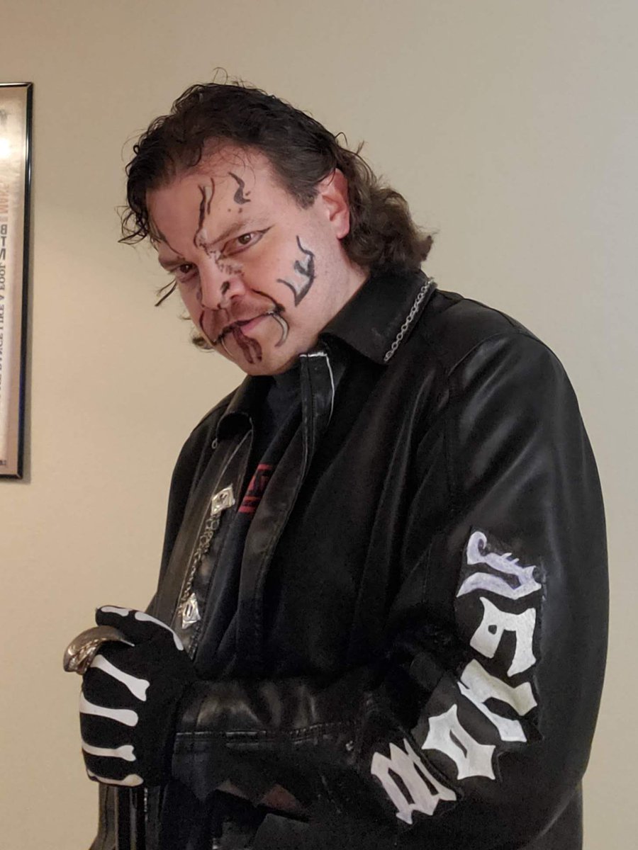 Venompire's tweet photo. Hissing you https://t.co/JzBdfxlRIF