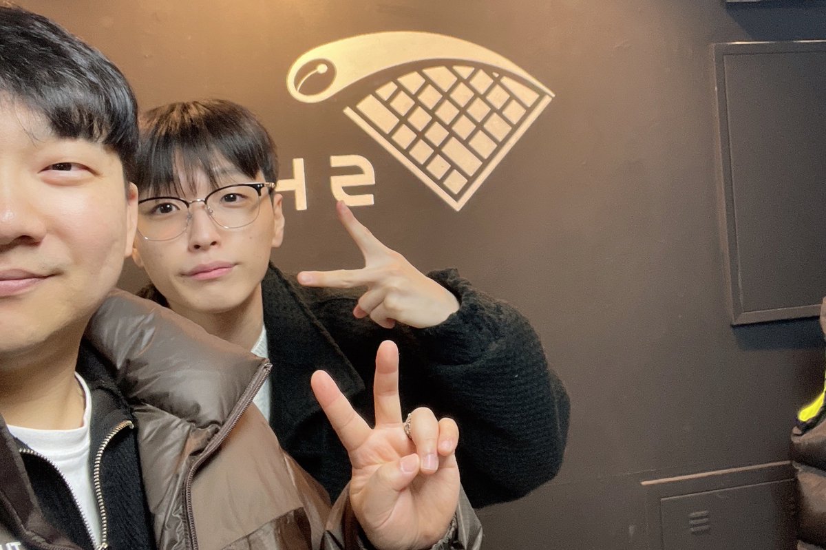 ShadowCorpAgent's tweet photo. Have a good luck with @stew_yc & @valanalysis
We look forward to see them on #VCTCN
Please give them a lot of supports🙏
#Shadowcorp #stew #Valanalysis #Esports #Agency https://t.co/4hKt1GPKvS
