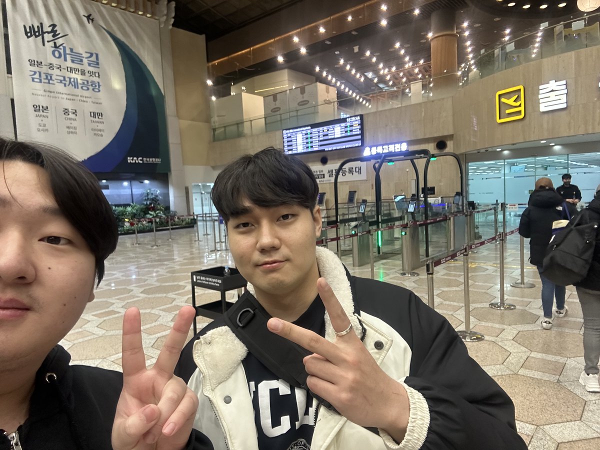 ShadowCorpAgent's tweet photo. Have a good luck with @stew_yc & @valanalysis
We look forward to see them on #VCTCN
Please give them a lot of supports🙏
#Shadowcorp #stew #Valanalysis #Esports #Agency https://t.co/4hKt1GPKvS