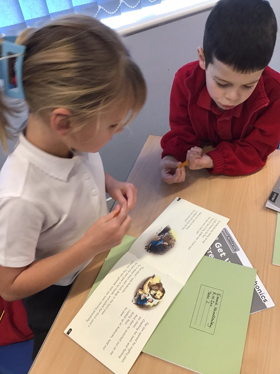 TheEllisY2's tweet image. RWInc superstars doing their second story read today 📚 #RWInc #GetWriting