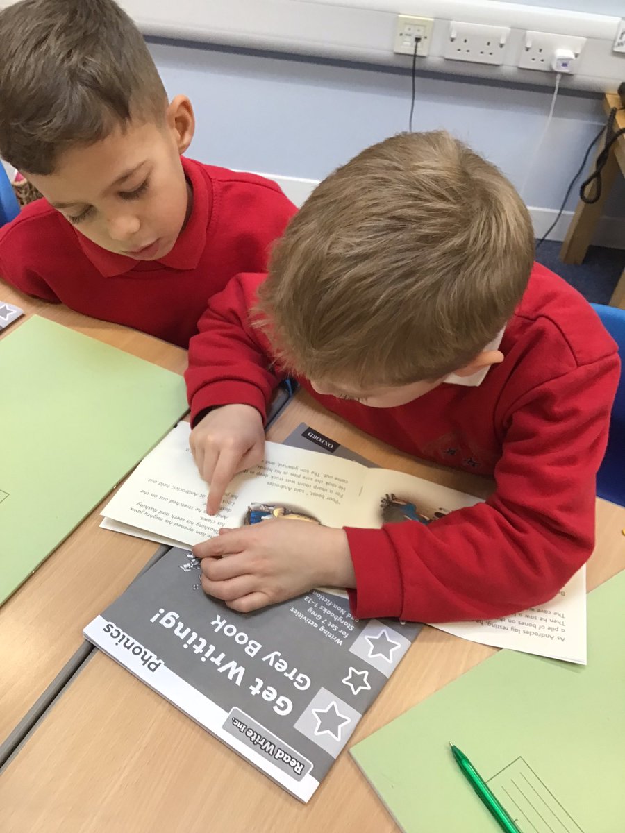 TheEllisY2's tweet image. RWInc superstars doing their second story read today 📚 #RWInc #GetWriting