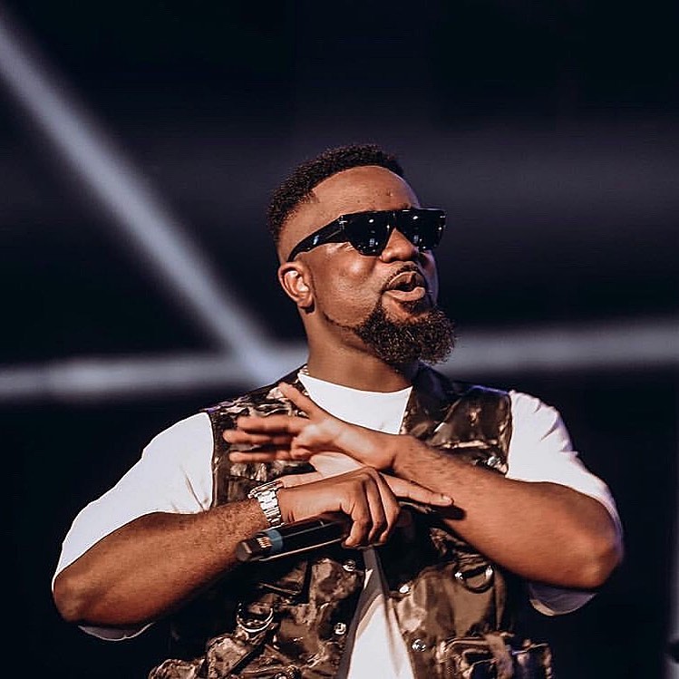 knustfocusfm's tweet photo. #focusfm ๐ป
#focusbrunch w/
@DJBUSHKKANKAM x @obrempong_mc
๐ป now playingโถ๏ธVIP
@sarkodie
๐ฅ๐ฅ https://t.co/FpdMfaQhK5