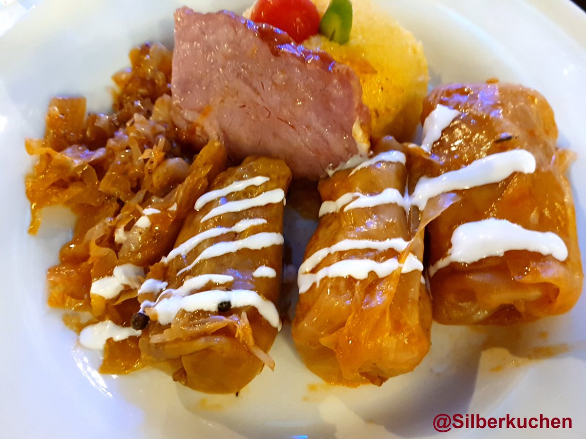 Silberkuchen's tweet photo. Mahlzeit ! Saftige Kohlrouladen.... #mittagsessen #kohlrouladen #stuffedcabbage #deutscheküche #foodphotography #foodblog #homemade #bio #news https://t.co/q7zozzdwt0