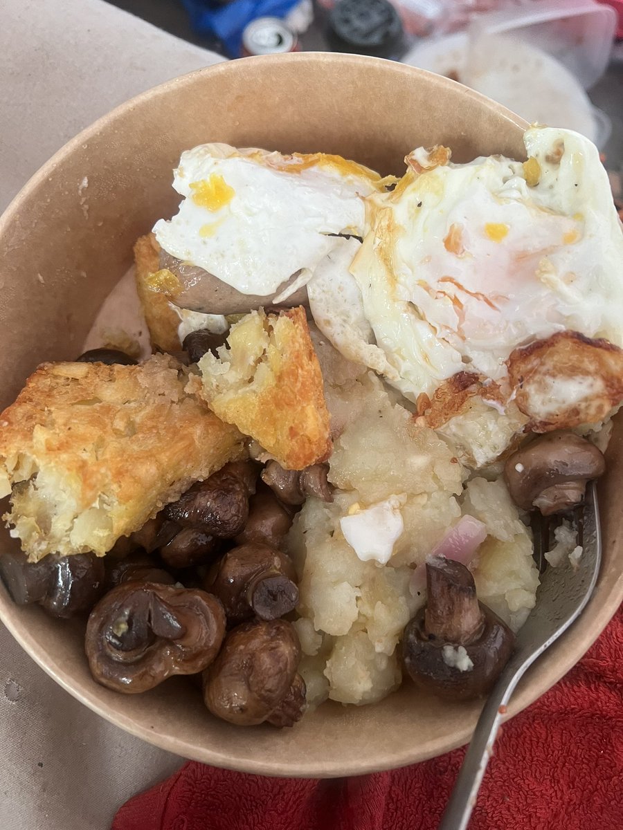 BritJamRose's tweet photo. Why do @tobycarvery in Mitcham feel this is a suitable king size breakfast and a sausage bap! No one wants to answer the phone to rectify my order.. absolutely disgusted, if you didn’t have what was left to fulfil my order WHY ACCEPT IT! I want a full refund! https://t.co/gkO1Hl5Fd9