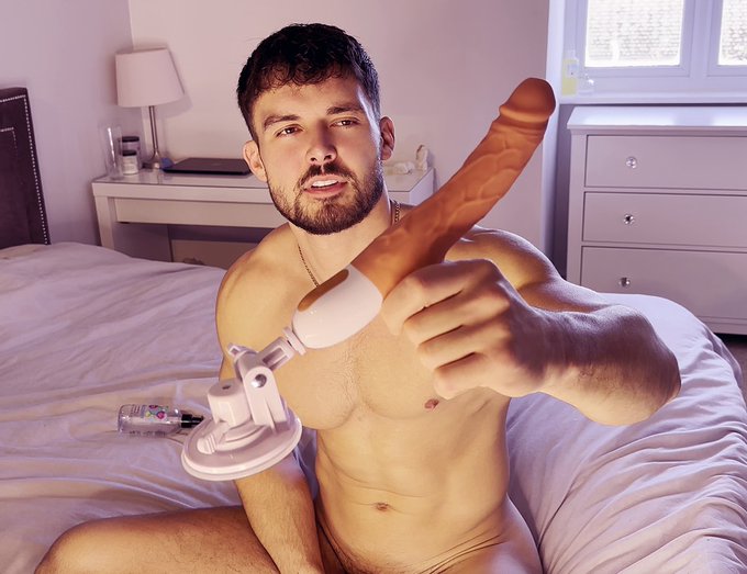 New vid out this week 😨😨  15% off https://t.co/ZoQbQ2Pj3t https://t.co/Dh8hq75DoG<a href="/tag/pride"class="tags"><span>#pride</span></a><a href="/tag/pridemonth"class="tags"><span>#pridemonth</span></a><a href="/tag/onlyfans"class="tags"><span>#onlyfans</span></a>