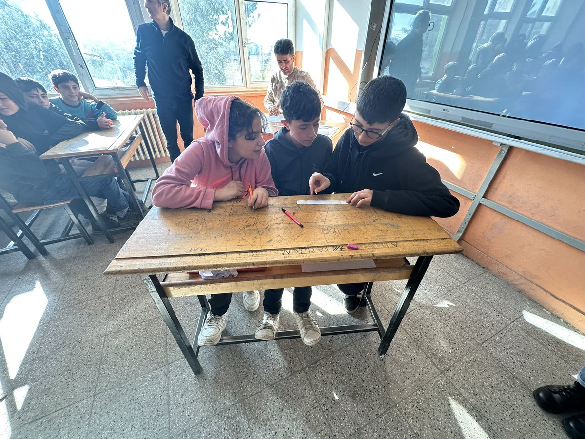 dededagiortaok1's tweet photo. Milli Eğitim Bakanlığımızca hazırlanan "Dönem Sonu Faaliyet Haftası” kapsamında okulumuzda planlanan etkinlikler yapılmaya devam ediyor.Dün düzenlenen bilgi yarışmasından görüntüler.
@bafra_mem 
@mehmetalikatip1 
@bafrakaymakam https://t.co/MFdVzD93ja