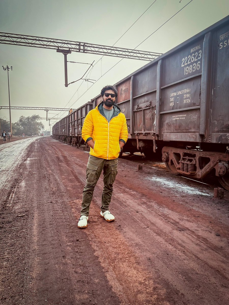 idevadhikari's tweet photo. In Khadaan for #Khadaan

Inside Asia’s one of the Biggest Coal Mines 🙂
Recce time 
@DEV_PvtLtd @SurinderFilms https://t.co/o7aiGKohAw