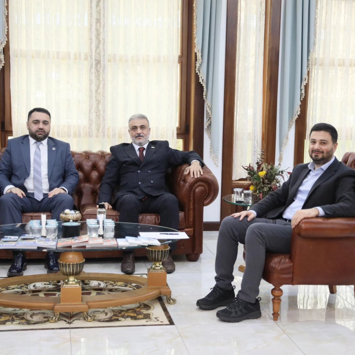 Büyük Birlik Partisi İstanbul İl Başkanlığı olarak, Kağıthane Belediye Başkanı sayın Mevlüt Öztekin'i makamında ziyaret ettik. İlgi alaka ve misafirperverliği için teşekkür ederiz.