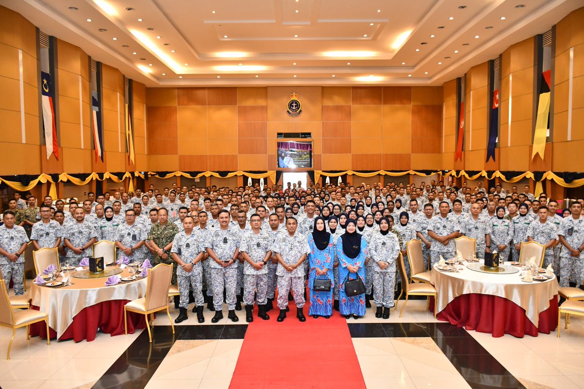 MPLD_TLDM's tweet photo. Majlis Ramah Mesra sempena Penghargaan kepada YBhg Panglima Pendidikan dan Latihan di Dewan M.Sidek Shabudin bersama warga MPPL TLDM dan UBN. Terima kasih atas segala jasa bakti sepanjang berkhidmat di MPPL TLDM.

#FWFS

@am9166 
@AzharAdam20 https://t.co/YzbG74jr8w