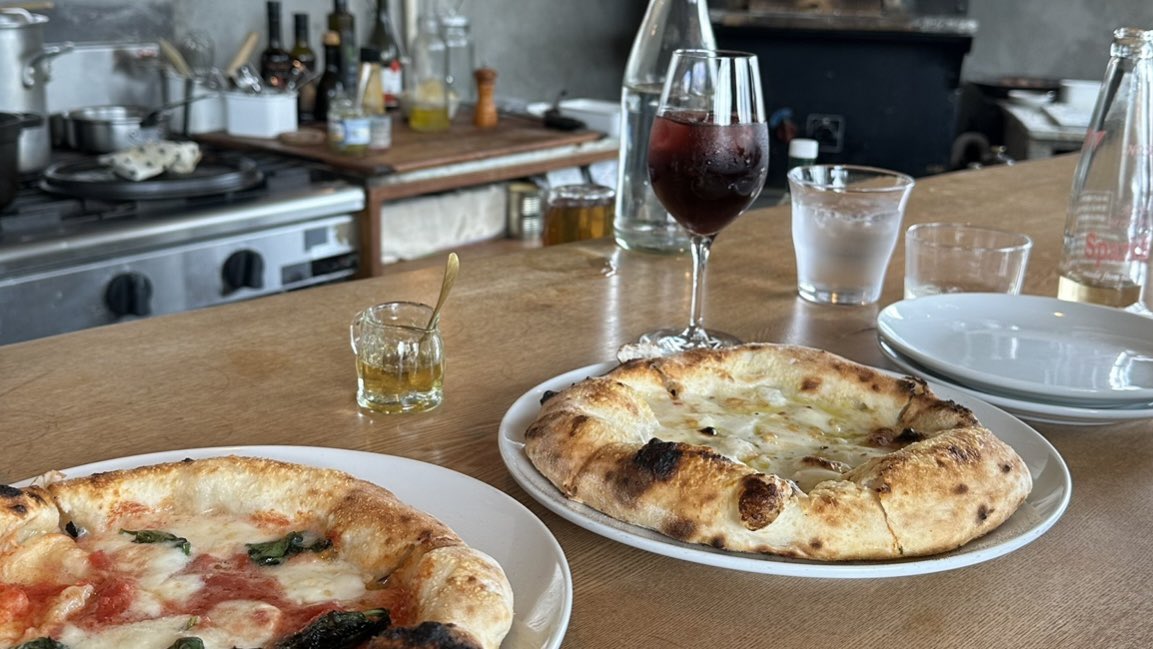 plume_1O18's tweet photo. 兵庫にある本格イタリアン🇮🇹✨🍕
何度も行きたくなるほど大好きなお店です...🤍

1. caldo￤元町
2. santo bevitore ￤三宮・元町
3. trattria meta ￤花隈(元町)
4. far. pitte￤三宮 https://t.co/8GBE5xOGrH