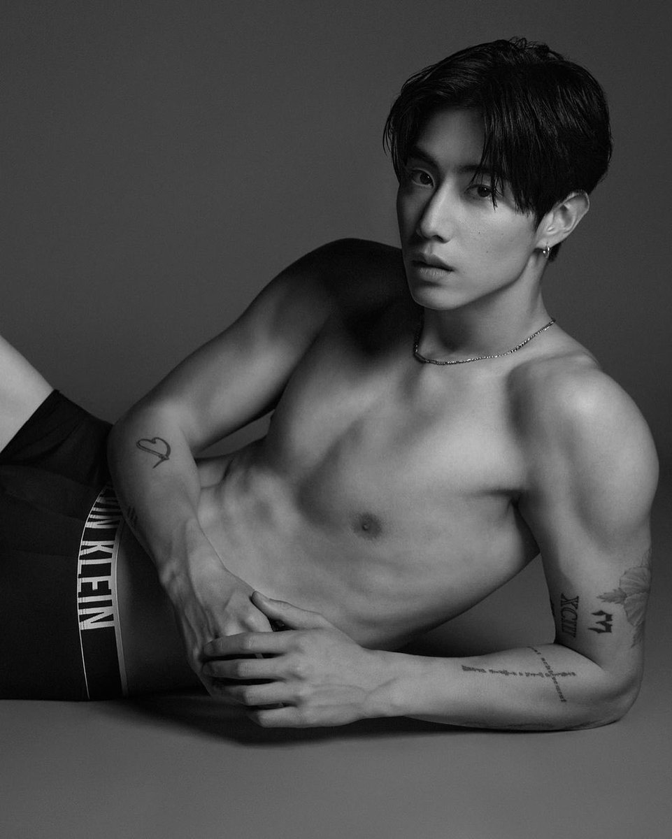 withyoumarktuan's tweet photo. 240116 @mintmag_th shares photos of Mark Tuan for @CalvinKlein 

Head over to the post and like + leave nice comments for Mark ❤️‍🔥

MARK TUAN FOR CALVIN KLEIN 
#MarkTuan_CalvinKlein
#MarkTuan #Mark #段宜恩 #마크 
@marktuan @DNAmngmnt https://t.co/N5YGJTsbBA