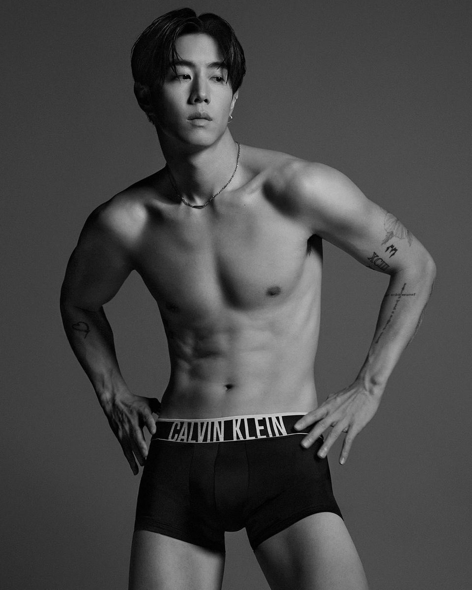 withyoumarktuan's tweet photo. 240116 @mintmag_th shares photos of Mark Tuan for @CalvinKlein 

Head over to the post and like + leave nice comments for Mark ❤️‍🔥

MARK TUAN FOR CALVIN KLEIN 
#MarkTuan_CalvinKlein
#MarkTuan #Mark #段宜恩 #마크 
@marktuan @DNAmngmnt https://t.co/N5YGJTsbBA