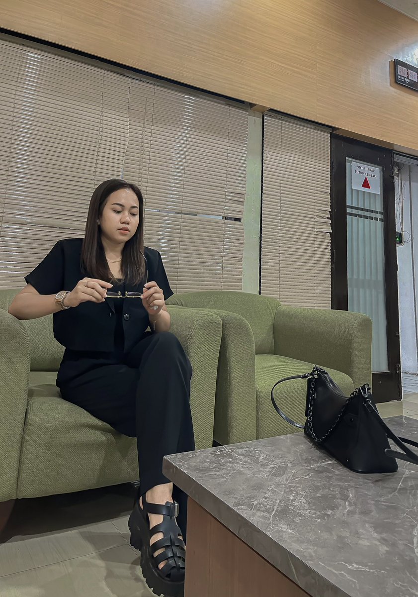 nurwaa's tweet photo. Pak kemarin mksr seharian hujan.
Di sela kesibukan pekerjaan, sy belain ke KPU ngurus pindah TPS dri daerah asal ke almt domisi agar bisa menggunakan hak suara pilpres.
kali ini ga akan golput, pdhal selama ini sy GOLPUT.
Alasannya cuma ingin bapak @prabowo  jadi presidenku 🩵🗺️ https://t.co/tWZ4T4uYlj