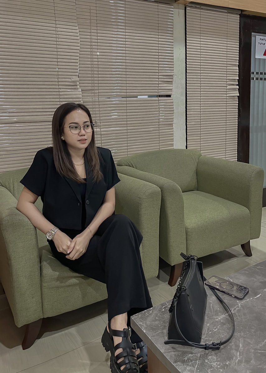 nurwaa's tweet photo. Pak kemarin mksr seharian hujan.
Di sela kesibukan pekerjaan, sy belain ke KPU ngurus pindah TPS dri daerah asal ke almt domisi agar bisa menggunakan hak suara pilpres.
kali ini ga akan golput, pdhal selama ini sy GOLPUT.
Alasannya cuma ingin bapak @prabowo  jadi presidenku 🩵🗺️ https://t.co/tWZ4T4uYlj