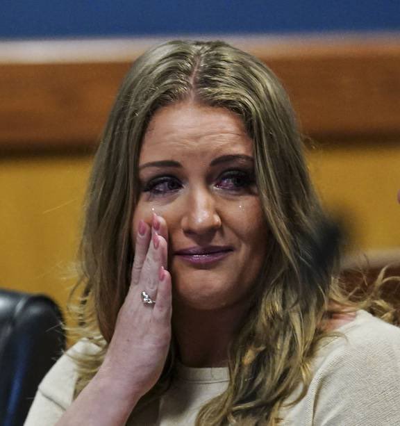 carmenL_v2's tweet image. Raw footage of Jenna Ellis after Trumps historical win in Iowa last night!

You have to ask yourself is she crying because Trump succeeded or shall I say “We The People” are succeeding? or Is she crying tears of relief from a lie?
#BlessIt 
#IowaCaucuses 
#WeAreThePeople 
#TNOOA