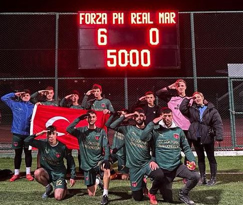 Pınarhisarlı Gençler, Şehitleri Unutmadı: Forza PHS Takımı Real Mardin'i 6-0 Yendi pinarhisargazetesi.com/pinarhisarli-g…