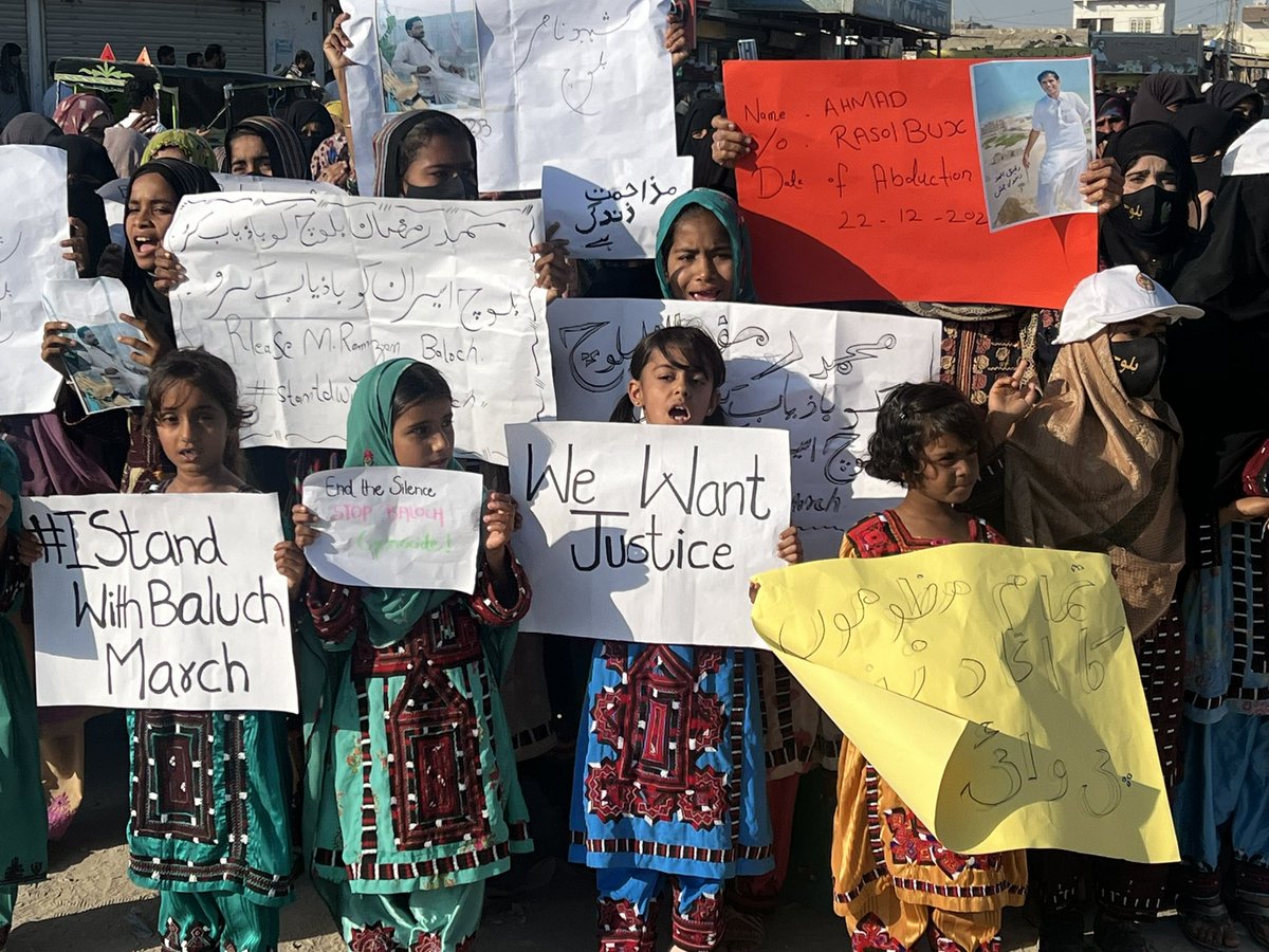 گوادر : بلوچ یکجتی کمیٹی کی جانب سے لاپتہ افراد کی بازیابی اور بلوچ نسل کشی کے خلاف ریلی کا آغاز 

#LiveUpdateJoinLink 

📸 Look at this post on Facebook facebook.com/share/v/P2SzAW…