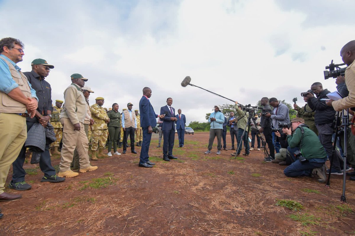 DrAlfredMutua's tweet photo. 𝐎𝐅𝐅𝐈𝐂𝐈𝐀𝐋 𝐋𝐀𝐔𝐍𝐂𝐇 𝐎𝐅 𝐓𝐑𝐀𝐍𝐒𝐋𝐎𝐂𝐀𝐓𝐈𝐎𝐍 𝐎𝐅 𝟐𝟏 𝐁𝐋𝐀𝐂𝐊 𝐑𝐇𝐈𝐍𝐎𝐒 𝐅𝐑𝐎𝐌 𝐍𝐀𝐈𝐑𝐎𝐁𝐈 𝐍𝐀𝐓𝐈𝐎𝐍𝐀𝐋 𝐏𝐀𝐑𝐊, 𝐎𝐋𝐏𝐄𝐉𝐄𝐓𝐀 𝐂𝐎𝐍𝐒𝐄𝐑𝐕𝐀𝐍𝐂𝐘 𝐀𝐍𝐃 𝐋𝐄𝐖𝐀 𝐖𝐈𝐋𝐃𝐋𝐈𝐅𝐄 𝐂𝐎𝐍𝐒𝐄𝐑𝐕𝐀𝐍𝐂𝐘 𝐓𝐎 𝐄𝐒𝐓𝐀𝐁𝐋𝐈𝐒𝐇 𝐀 𝐅𝐎𝐔𝐍𝐃𝐄𝐑 𝐏𝐎𝐏𝐔𝐋𝐀𝐓𝐈𝐎𝐍 𝐀𝐓 𝐋𝐎𝐈𝐒𝐀𝐁𝐀 𝐖𝐈𝐋𝐃𝐋𝐈𝐅𝐄 𝐂𝐎𝐍𝐒𝐄𝐑𝐕𝐀𝐍𝐂𝐘

Excited to share a significant moment in rhino conservation! Today, at the @KWSKenya Nairobi National Park, I officially launched the translocation of 21 black rhinos from Nairobi National Park, Ol Pejeta Conservancy, and Lewa Wildlife Conservancy to Loisaba Wildlife Conservancy. 

In collaboration with stakeholders and as per the Wildlife Conservation Act, we're implementing the 7th edition of the Recovery and Action Plan for the Black Rhino in Kenya. Our focus is on rhino range expansion to decongest populations and ensure sustainable growth.