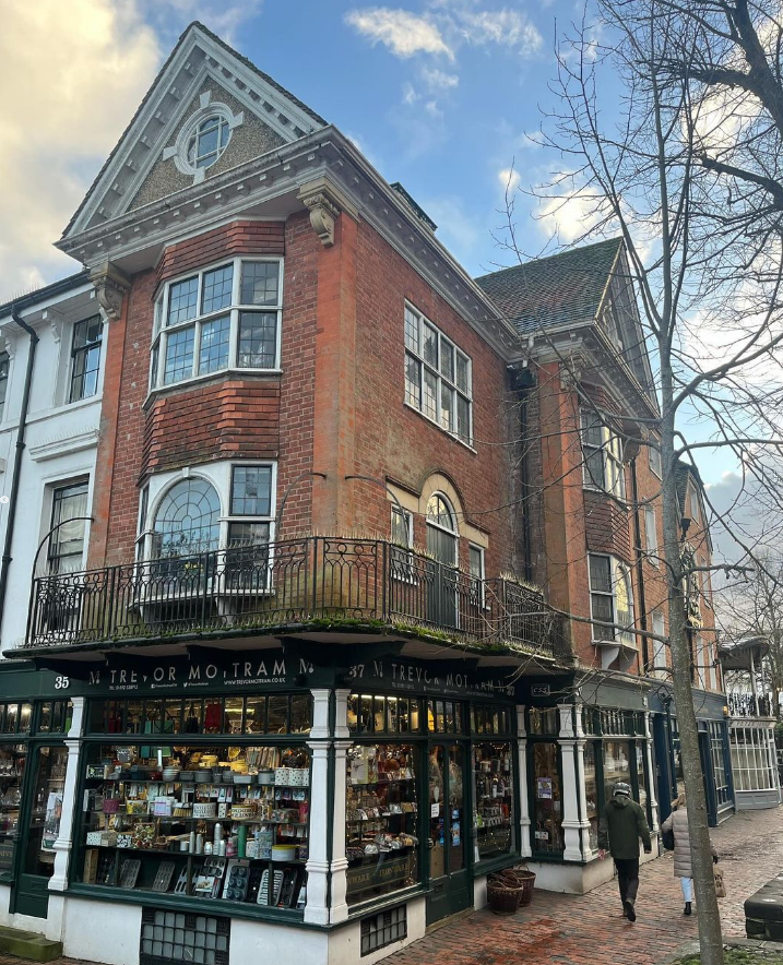 .@trevormottram has been a name at the heart of The Pantiles for over forty years. They stock everything a kitchen and cook could need… plus much more! 😍

Photo: @isa.belle_lavigne | Instagram

#ThePantiles #TunbridgeWells #TrevorMottram