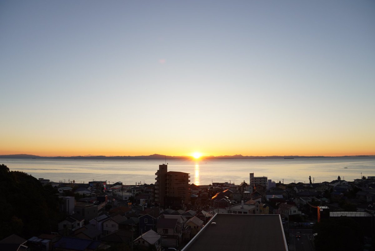 and_design11's tweet photo. 去年、泊まったホテルから撮った朝日が美しかった。

#マホロバマインズ三浦
#α6400 https://t.co/Iwu8dFp8BE