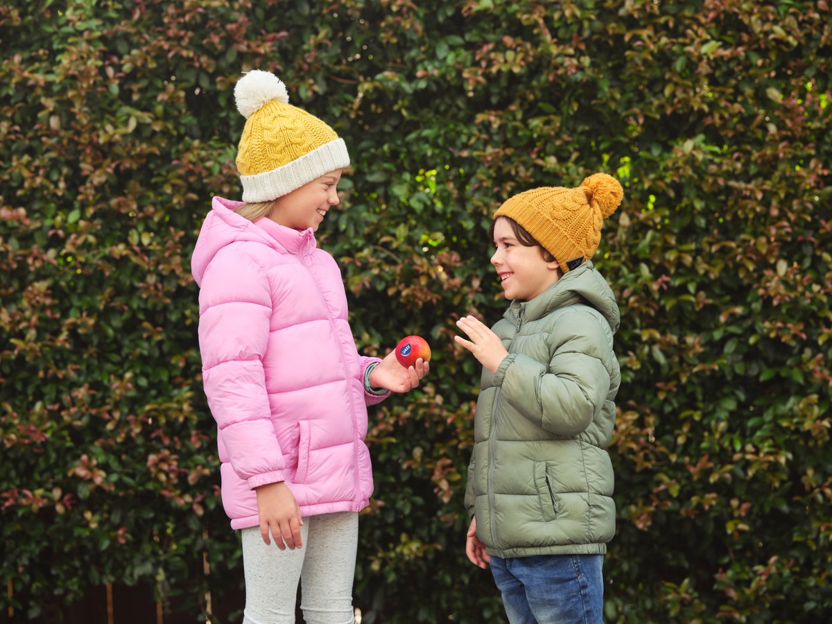 It's a chilly one today but a JAZZ apple is still always refreshing! 🍎🍎🍎
.
.
.
.
#itsjazztime #alwaysrefreshing #apples #snack #healthysnack #snow