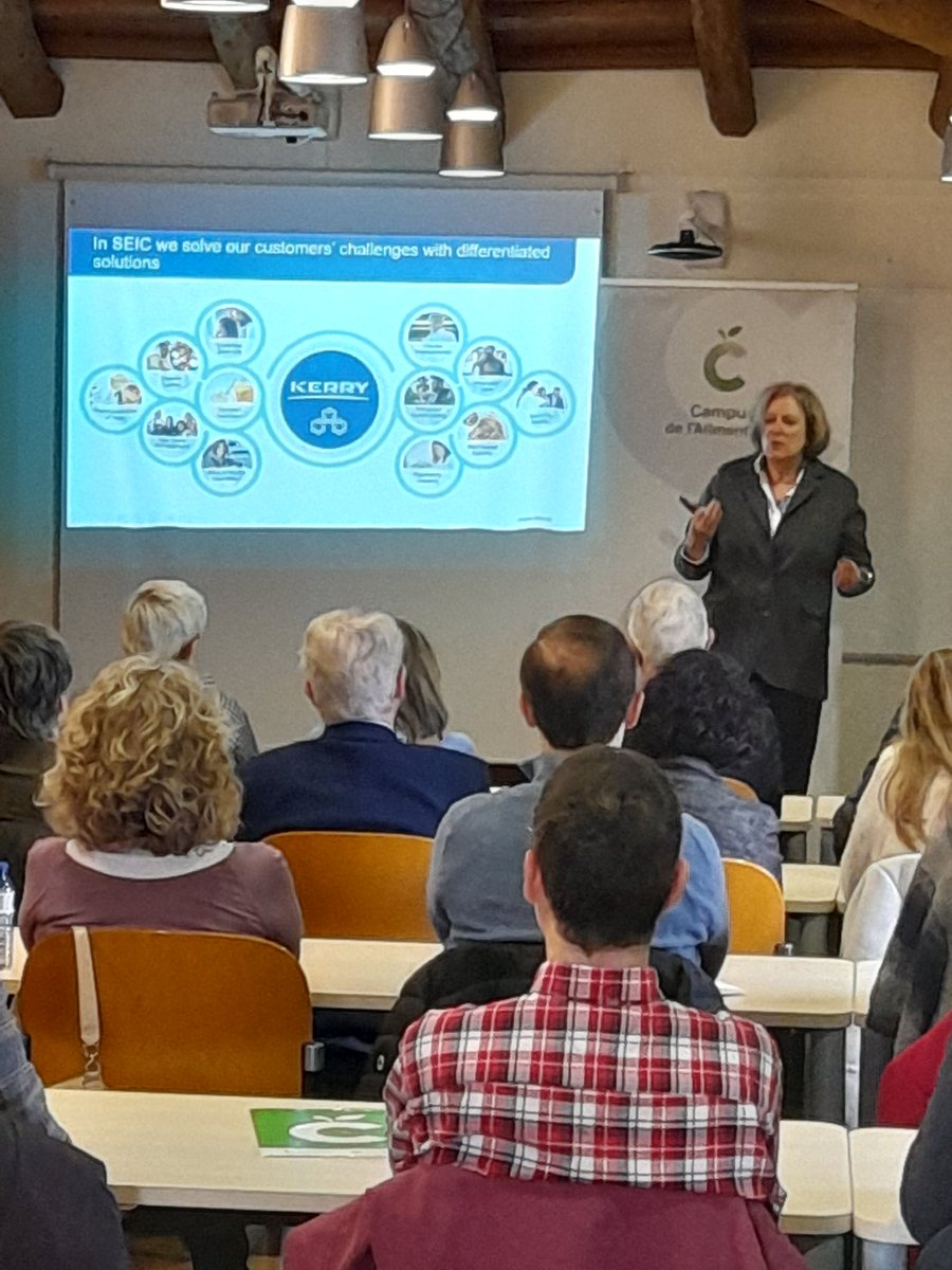 AlimentacioUB's tweet photo. Avui donem a conèixer la Plataforma @UniBarcelona FOCUS-INNOFOOD al campus @AlimentacioUB amb les presentació de @Tranxformafood i @WeAreKerry. https://t.co/4s1x20EffK
