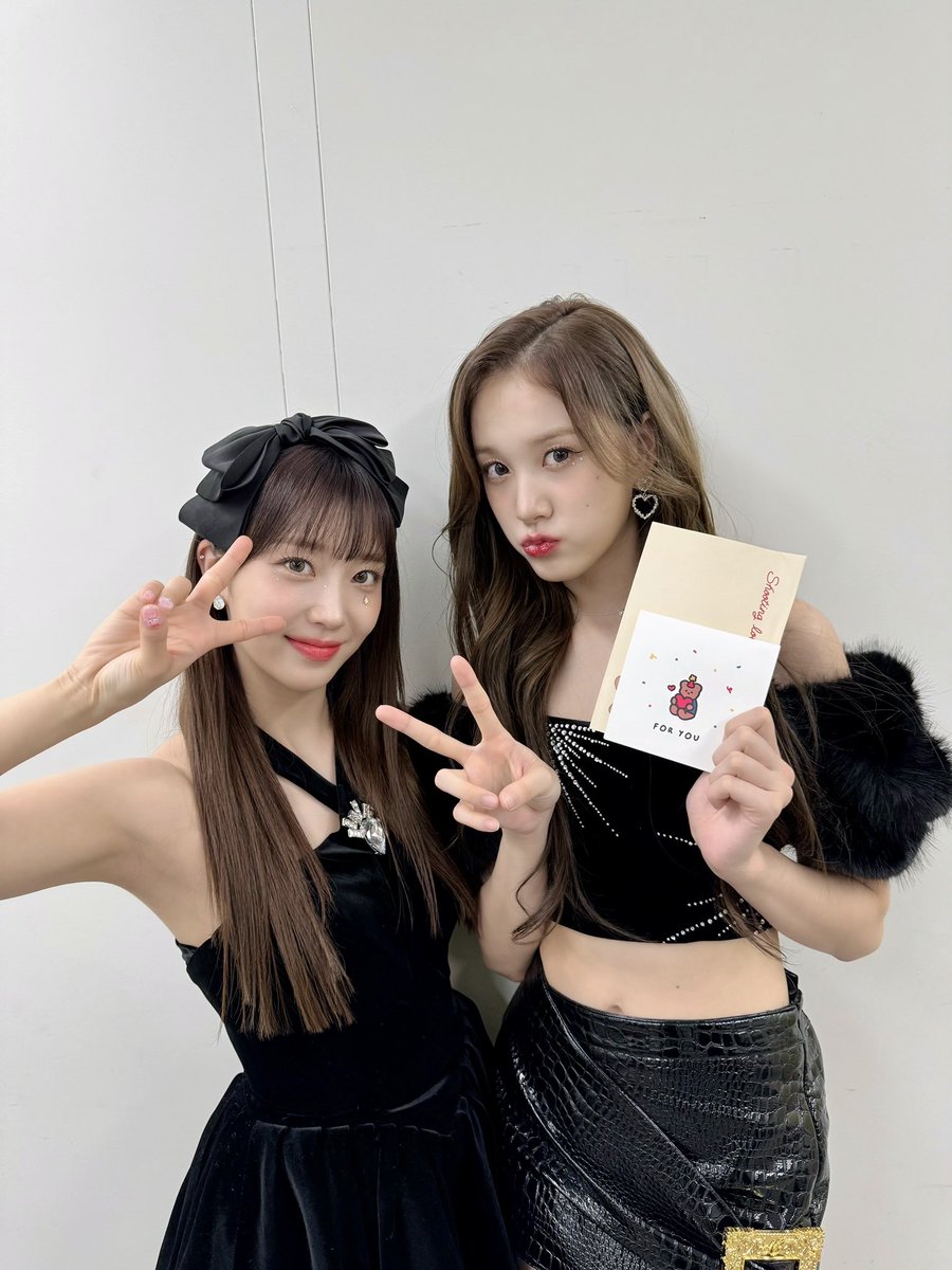 📸 ❥･•💖

STAYC 2023 연말 카드 전달식 완료💌

Just For STAYC💗
🐯 👉🏻 🦊 👉🏻 🐰 
👉🏻 🐶 👉🏻 🐩 👉🏻 🐯

#STAYC #스테이씨