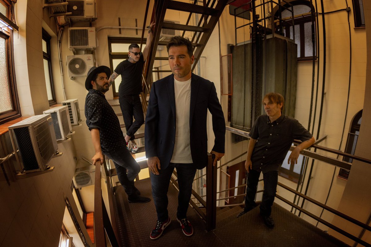 La semana que viene entramos a grabar nuestras primeras canciones en los estudios @neomusicbox con @josecaballero916 ✌️

📸 @juanflyfactory 

Dale al PLAY ▶️ en 2024
🌳