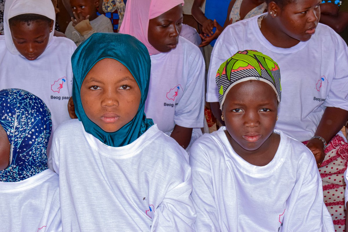 📚 L'accès à l'éducation est un droit fondamental pour chaque enfant, qu'il soit garçon ou fille. Dans cette perspective, 𝐑𝐚𝐜𝐡𝐢𝐝𝐚𝐭𝐨𝐮 𝐎𝐮𝐞𝐫𝐦𝐢, Lauréate #OWLA2023, a choisi de soutenir l'éducation des Jeunes Filles Déplacés Internes du camp de Panzani (#BurkinaFaso).