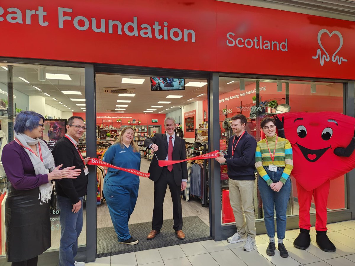 Delighted to open the new @TheBHF shop at Cameron Toll, Edinburgh @BHFScotland this morning with @cblackstock53 and to share how hard earned donations are contributing to improving emergency cardiac care across the UK @theaspiredstudy @emerge_research @EdinUniUsher @EdinUniECTU