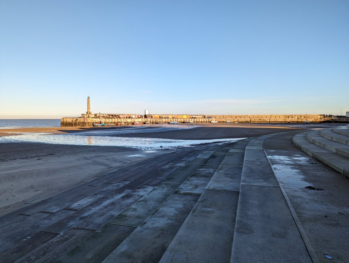 LoveMargate's tweet photo. Good morning Margate! β€οΈ
#margate #seafront #margateharbourarm #droithouse #visitorinformationcentre #margateharbour #margatemainsands #antonygormley #anothertime #turnercontemporary #lovemargate https://t.co/KXBSXFtG4E