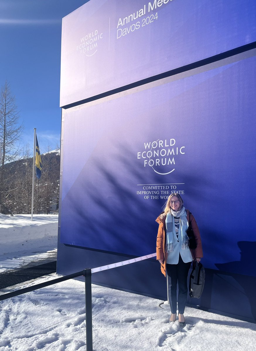 Very exciting to be at the annual meeting of the World Economic Forum @wef in Davos as invited health expert to represent our Centre for Emerging Viruses @gcevd, the university hospital of Geneva @hug_ge & university of Geneva @unige_en #wef24. As a plus: great snow & sun!