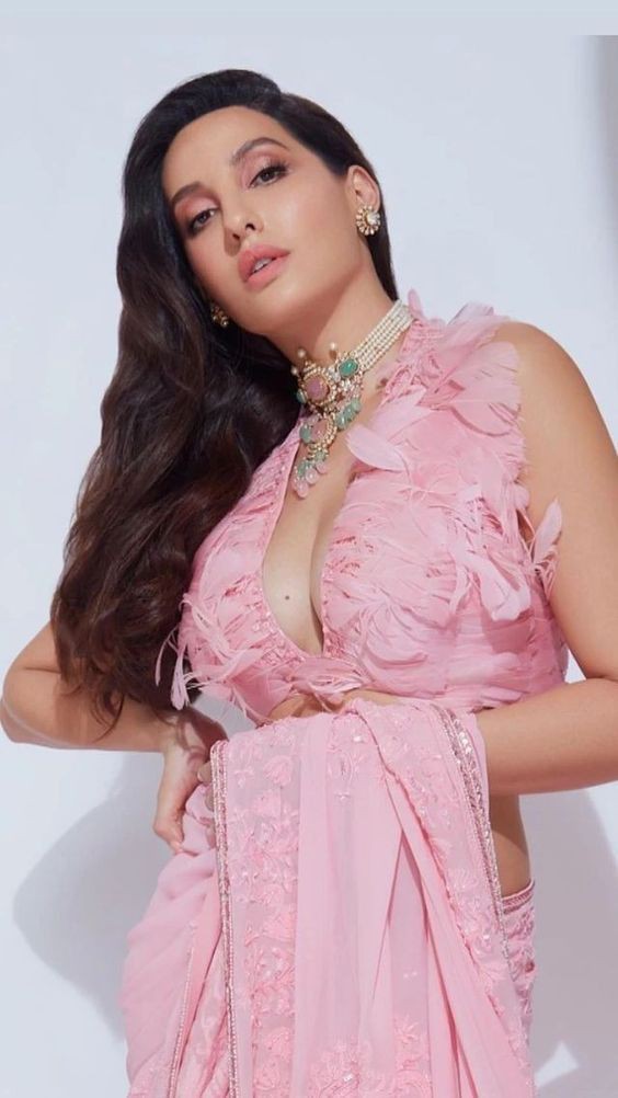 sonu____shaghal's tweet image. #NoraFatehi 
#Sareelook
#Nicelook
#Hot 
#snow