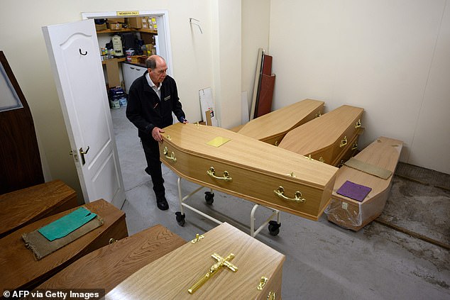 ⁉️ İngilterede ortalama cenaze ücreti 9.658 Pound'a yükseldi. (Yaklaşık 370.000 TL)

Sunlife Sigorta'nın raporuna göre, her beş İngilizden biri, cenazesinin kaldırılması için eşyalarını satmak zorunda kalıyor.

Not: Türkiye'de cenaze hizmetleri ücretsiz.
sunlife.co.uk/funeral-costs/…