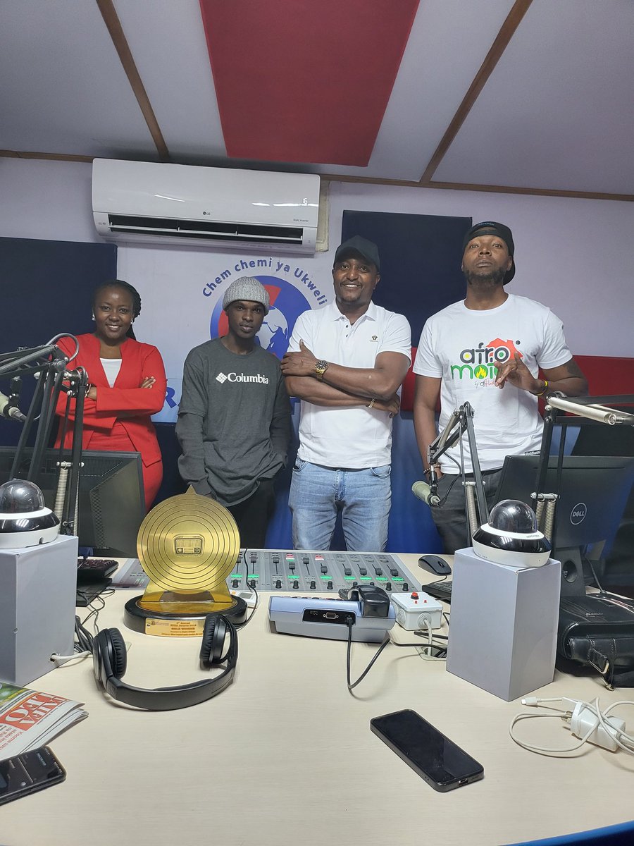 mzaziwillytuva's tweet photo. Join us live on #MsetoHipHoTuesday 1pm-4pm @RadioCitizenFM. Listen to the hottest fast rising rappers from different parts of the country on #MsetoCypher.
Kwenye KURUNZI YA MSETO tunakupa nafasi kuangazia issues unazoshuhudia mtaani kwenu.
@sellyamutabi
@djflashkenya
#Kwalanda https://t.co/jfRu95cgFf