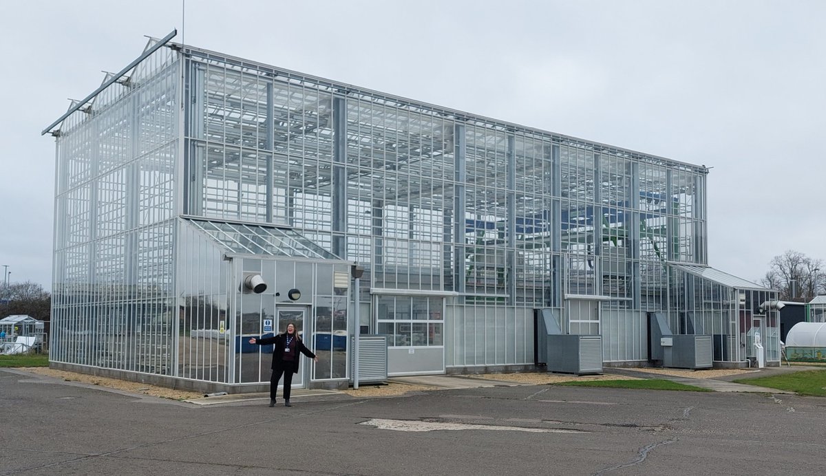 emilyjguest's tweet photo. Super exciting to visit the @CHAPAgriTech glasshouse at @CranfieldUni for the first time and start thinking about experiments we're running as part of the @Pulse_PEP project, looking forward to getting started! 🌱💡 https://t.co/DjLxkpjpJA