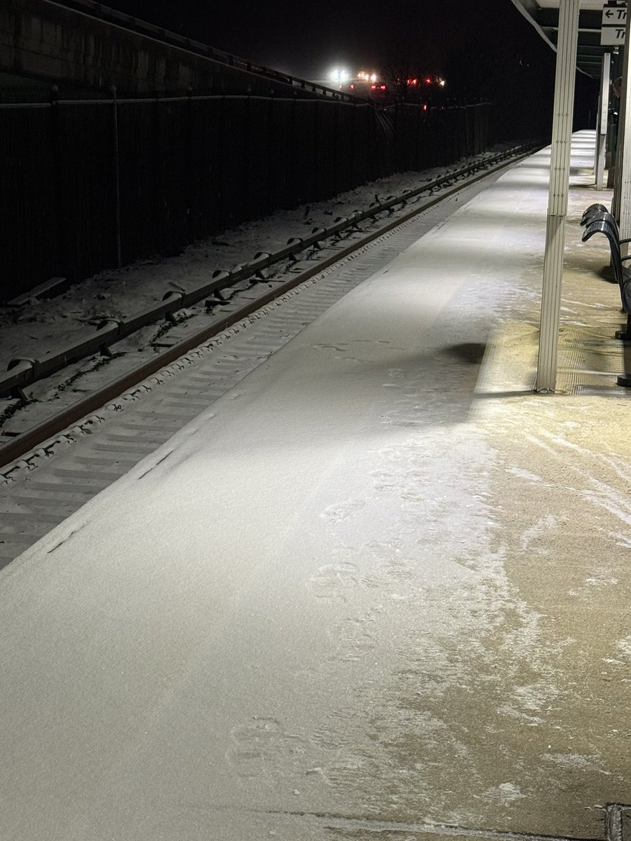 JdWoww21's tweet photo. @MetroNorth Metro North, did you not hear the forecast?? It’s snowing. For almost $400 a month for a train ticket, could someone shovel the platform or put a little salt down?! This is ridiculous. https://t.co/BfYsPBz8CD