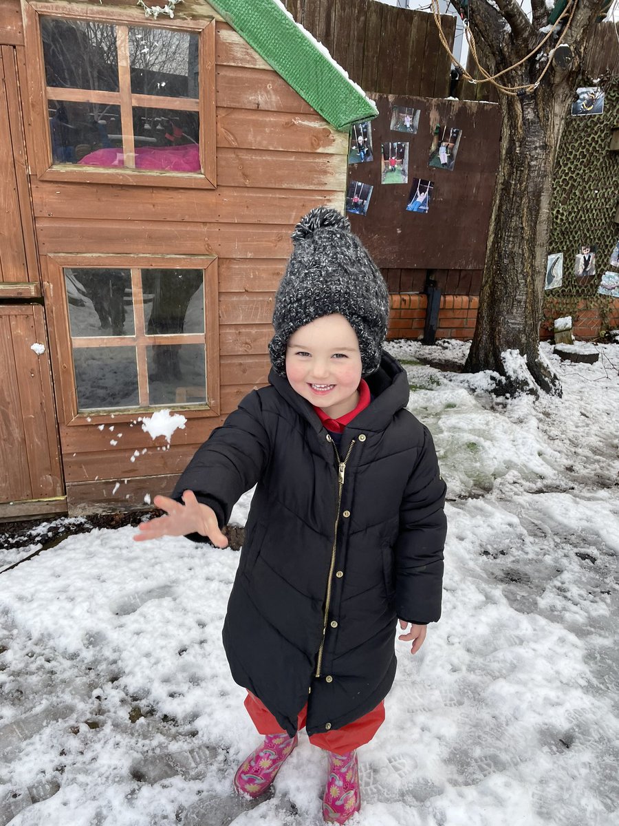 2/2 1/2 Our garden was a winter wonderland <a href="/pleasantsteyfs/">pleasantsteyfs</a> <a href="/PleasantStPrim/">PleasantStreet</a> 
We couldn’t resist the opportunity to explore seasonal change…. And have some fun