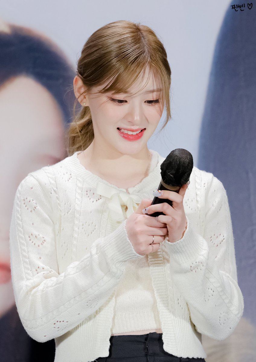 jjin_sss3n's tweet photo. 240115 타이베이 팬싸

말랑말랑 맑은 두부 복뚱이

#STAYC #스테이씨 #seeun #세은 https://t.co/wjUzRYc2pE